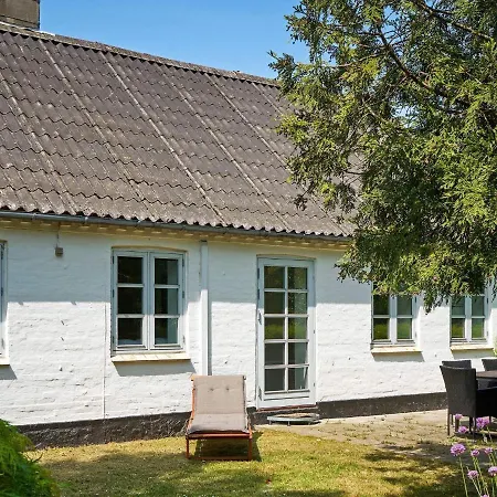 14 Person In Ronne-by Traum
